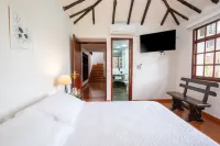 Hotel Chalet El Castillo by Majuva