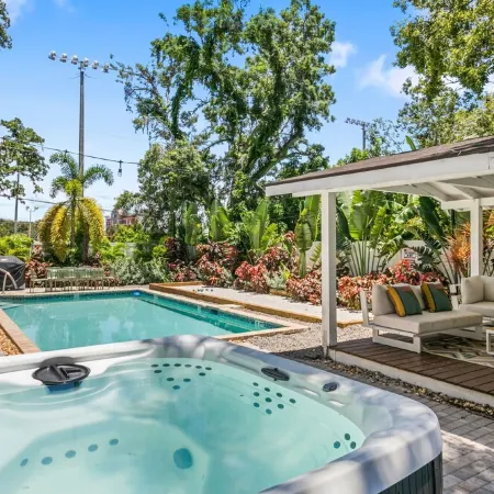 Sleeps 18 - Heated Pool-Pickleball-Hot Tub-Gym-Sauna