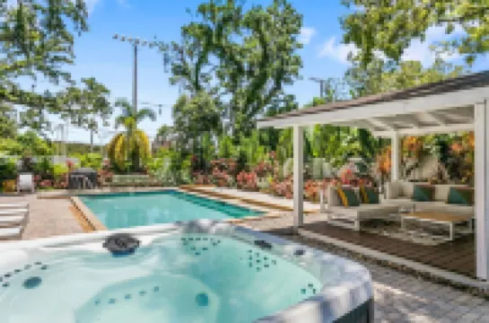 Sleeps 18 - Heated Pool-Pickleball-Hot Tub-Gym-Sauna