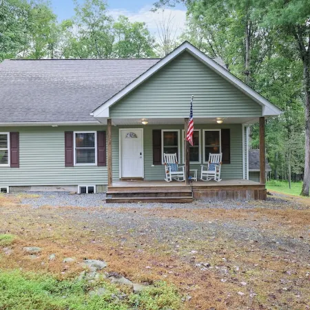Fabulous 4-bedroom house with AC in Lackawaxen
