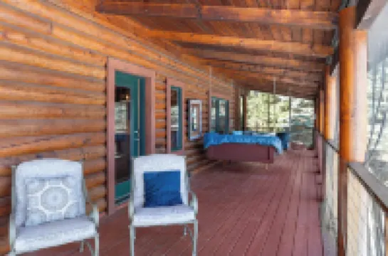 Spacious Log Cabin for 16+ at ThePinecrestChalet Hot tubs, air hockey, fireplace