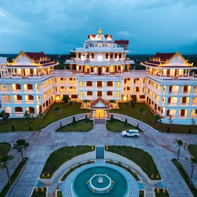 Champa Palace Hotel Hotels near Wat Phabad
