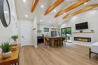 Peaceful cottage retreat near Saratoga Springs, Adirondacks & local lakes Hotels in Greenfield