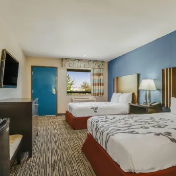 Econo Lodge Inn & Suites