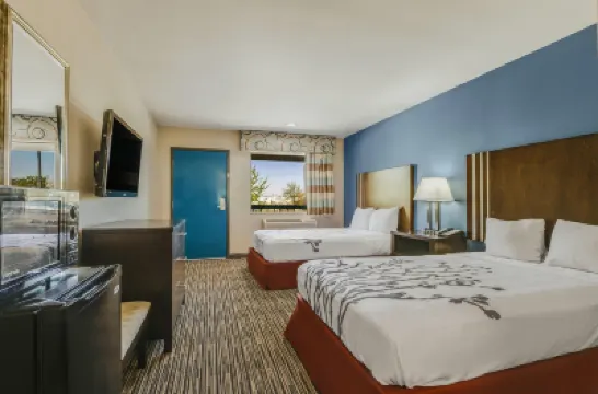 Econo Lodge Inn & Suites Hotels in Enid