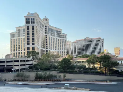 Lvstriphouse Condos Sleeps up to 14 فنادق في 