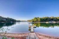 Lakefront Blairsville Cabin w/ Deck + Dock! - parking