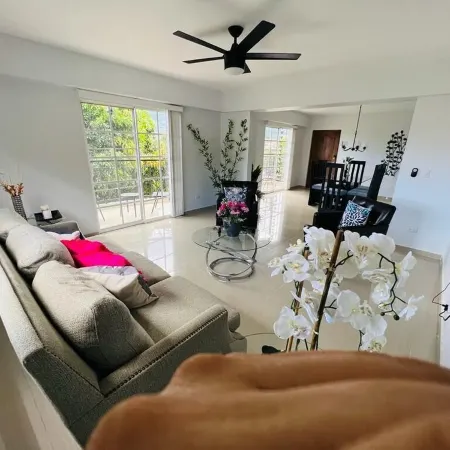 Come to enjoy this fully renovaded 3-bedroom apartment full of amenities.