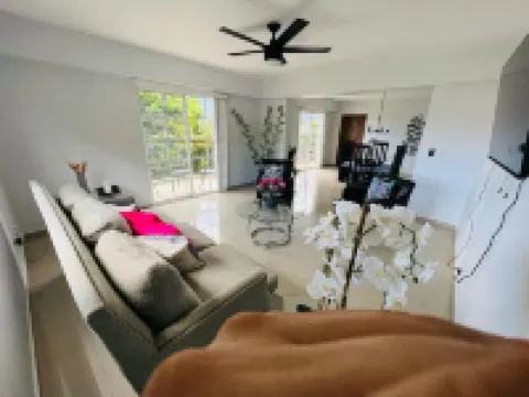 Come to enjoy this fully renovaded 3-bedroom apartment full of amenities.