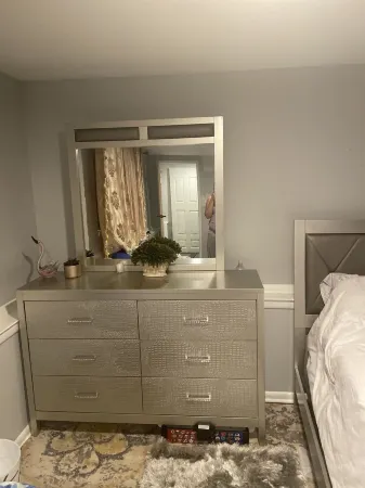 single family house with 5 bathroom 3 bathroom Livingroom family room