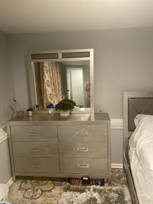 single family house with 5 bathroom 3 bathroom Livingroom family room