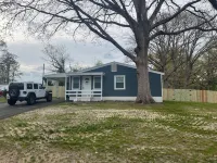 Beautiful 3-bedroom house with WiFi, AC Hotels in Laurel