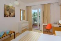 Zeus Hotels Palm Beach - balcony