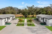 Convenient Amenities and Shared Outdoor Spaces - Serene Escape Hotel a Hillsborough County