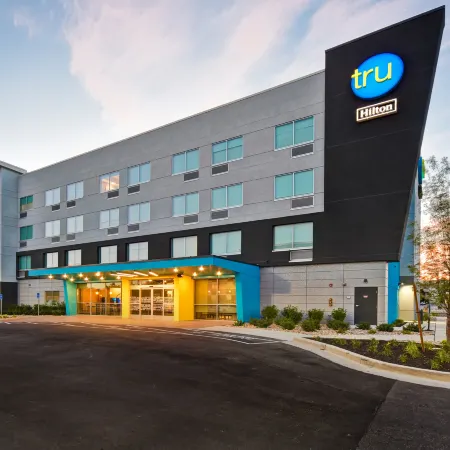 Tru by Hilton Salt Lake City Airport Отели рядом с Аэропорт Солт-Лейк-Сити