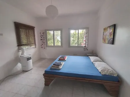 Dream villa over the sea with 160 m³ living space and 1000 m³ garden, sea view