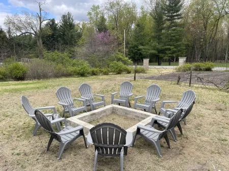 New  house with pickle ball court  game room 5 min  Bass Lake Knox Indiana!