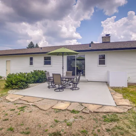 Updated Plymouth Home ~ 5 Mi to Road America!