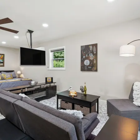 Hickory Hideaway: Pet-Friendly Haven w/ Fire Pit!