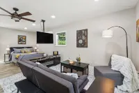 Hickory Hideaway: Pet-Friendly Haven w/ Fire Pit! - 3-Sterne