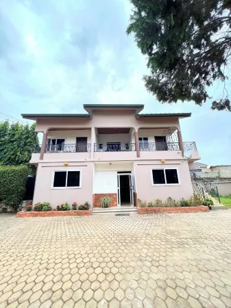 Fully equipped studio with Wi-Fi, AC and 24/7 power supply in Adenta Отели в г. Адента Мунисипалити