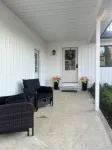 Coastal Calm • 2 Bed • Pet Friendly • 1 Block from the Bay