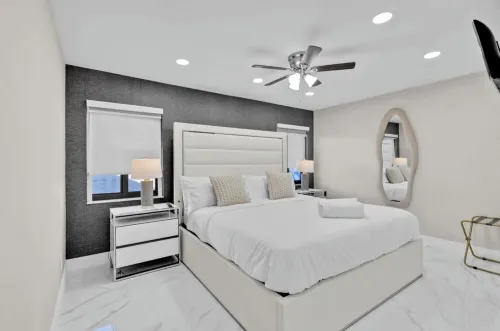 Welcome to FORGET~ME~NOT VILLA , a sanctuary to unwind in a heated pool. 팔메토 에스테이츠 호텔