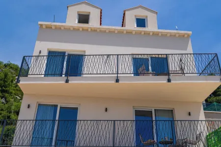 Peaceful Sea-View Villa Near Dubrovnik – Perfect for Families & Groups