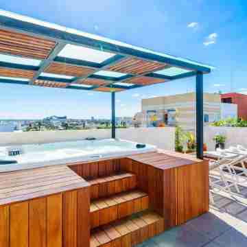 2 Level Luxury Penthouse w/Private JAcuzzi - Great location next to Hotel Zone Fitness & Recreational Facilities