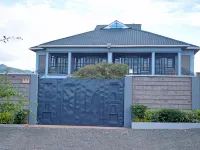 Ilala House, Voi - Spacious 2 Bed, 2 Bath with parking,  7 mins to Tsavo East Hotels in Voi