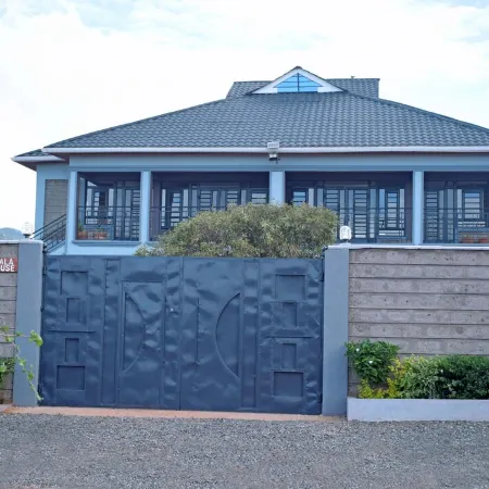 Ilala House, Voi - Spacious 2 Bed, 2 Bath with parking,  7 mins to Tsavo East
