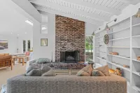 Wander Bellport Park Hotels in Bellport