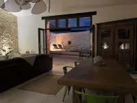 Ancienne Cave Vinaire Aménagée en Loft Avec Patio et Mini-piscine Hotels in Boujan-sur-Libron