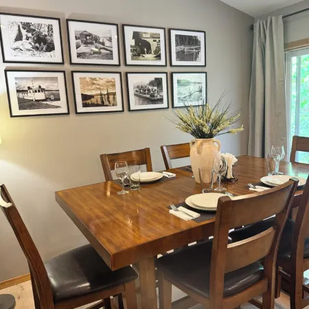 Cozy 2BR/2BA Coolin Getaway Steps Away From Priest Lake, Shops, Food, and Trails