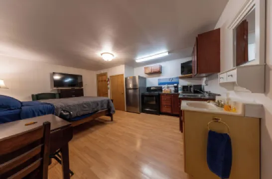 Bear Paw Inn Hotel a 