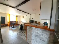 House Gite 9pers + access Château de la Tourlandry ( Park & wellness area) Các khách sạn ở Chemillé-en-Anjou