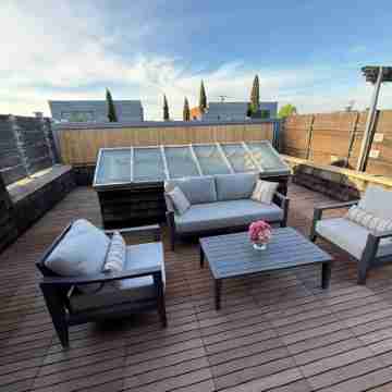 Luxury 2bd/2.5 bath fully furn townhome in best area near NW 23rd & trails. Others