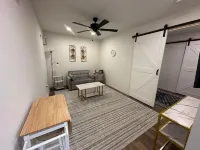 Charming studio in wonderful Bakersfield with AC, WiFi