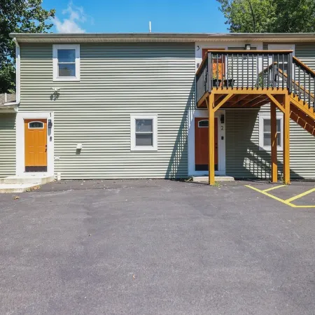 Charming 2-bedroom apartment with WiFi in Tannersville, Minutes from Camelback