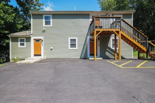 Charming 2-bedroom apartment with WiFi in Tannersville, Minutes from Camelback