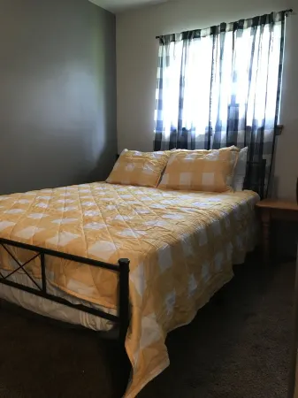 Cozy 1 bedroom apartment ideal for long or short stays! Pet friendly w/side yard