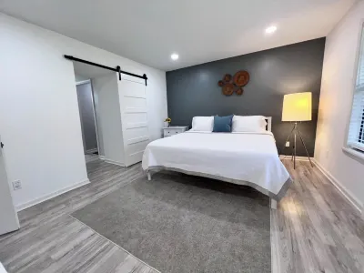 Charming 3-bedroom cottage - 5 minutes to Ole Miss! Các khách sạn gần University of Mississippi