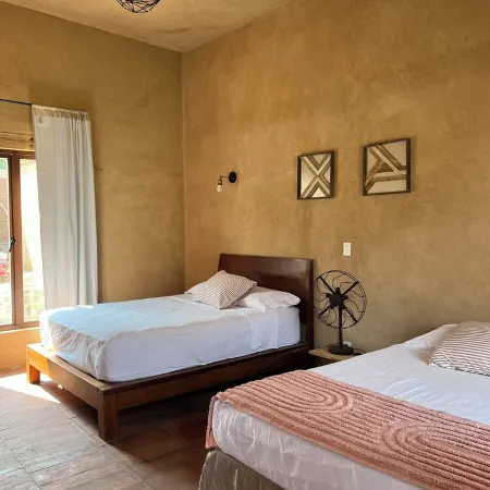 5-bedroom house with spectacular views of Malinalco with WiFi Отели в г. Малиналько
