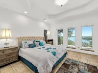 Panoramic View of Lake Marble Falls- 4BRM 10 Acres 1 King and 3 Queen Beds Hotels in Marble Falls