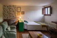 La Sonora, rural house with wonderful views and natural swimming pool. Reconnection! Hotels near Alto De Pipa
