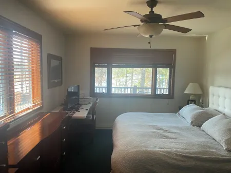 FANTASTIC waterfront home-Sleeps 12! Close to trails with WiFi, AC, fireplace!