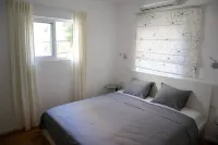 Nice apartment near the beach Hotels in Ramat Gan