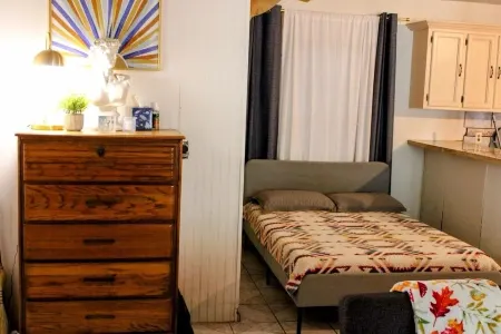 Historic Cozy Cabin Downtown Del Rio