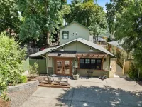 The Monarch - charming cottage in prime downtown Jacksonville w/AC + luxury bath Hotels in Jacksonville