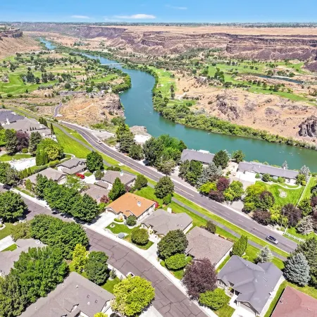 Luxury Home near Canyon; HOT TUB